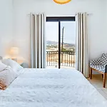 4 Bedroom With Private Pool *