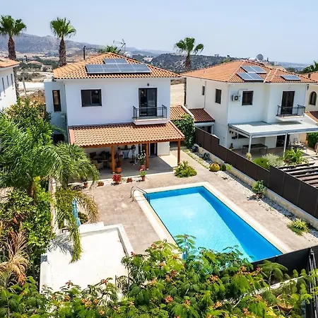 4 Bedroom With Private Pool *