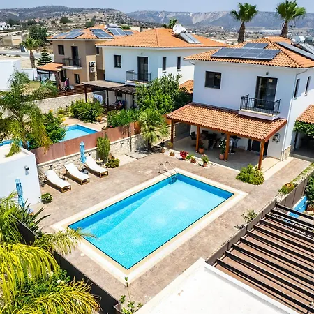 4 Bedroom With Private Pool Μαρώνι