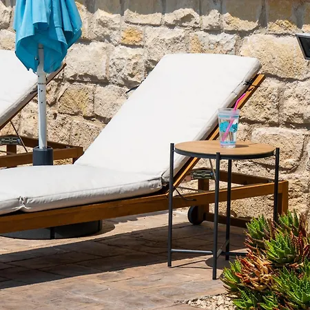 4 Bedroom With Private Pool Μαρώνι