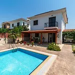 4 Bedroom With Private Pool