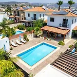 4 Bedroom With Private Pool