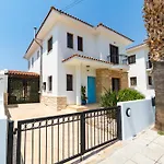 4 Bedroom With Private Pool Vila Maroni