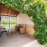 4 Bedroom With Private Pool *