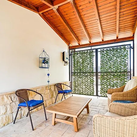 Villa 4 Bedroom With Private Pool Maroni