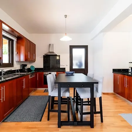 4 Bedroom With Private Pool