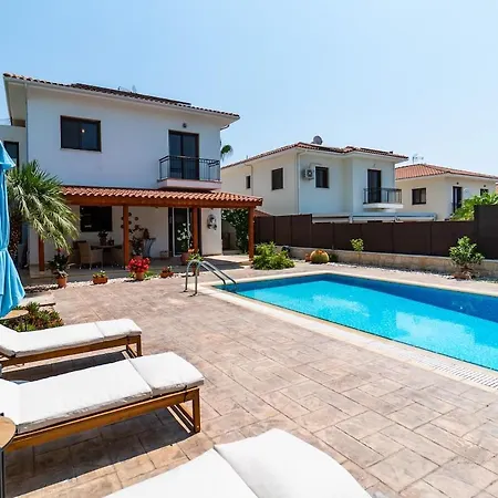 Villa 4 Bedroom With Private Pool Maroni