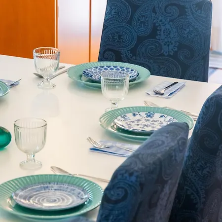 4 Bedroom With Private Pool Maroni