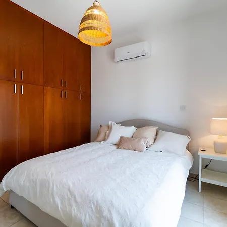 4 Bedroom With Private Pool *