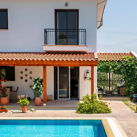 4 Bedroom With Private Pool Villa Maróni