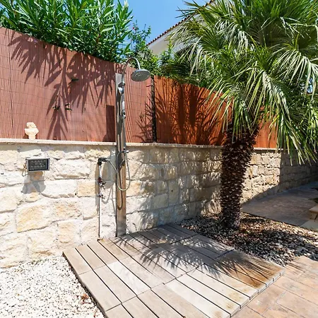 4 Bedroom With Private Pool Villa Maróni