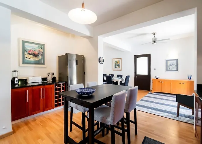 Vila 4 Bedroom With Private Pool Maroni